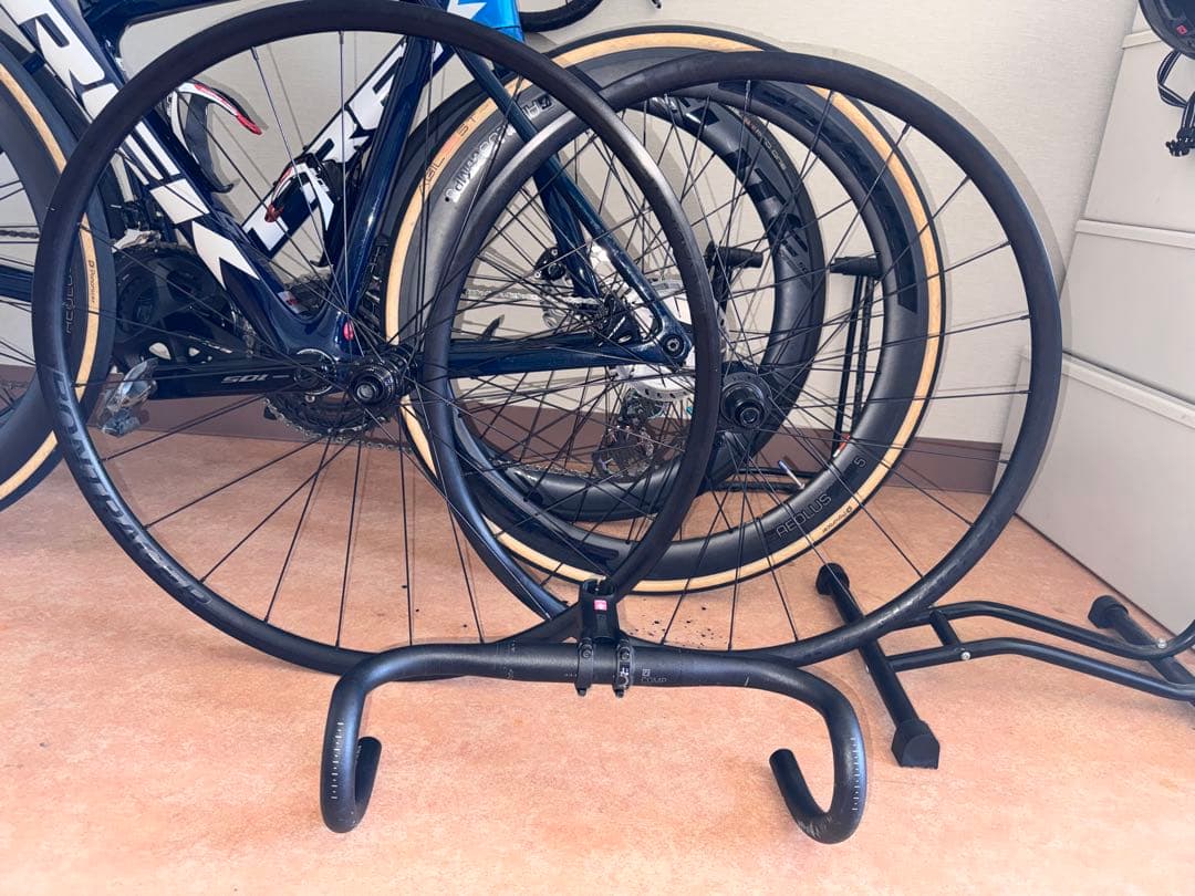 Bontrager paradigm ホイールとハンドル