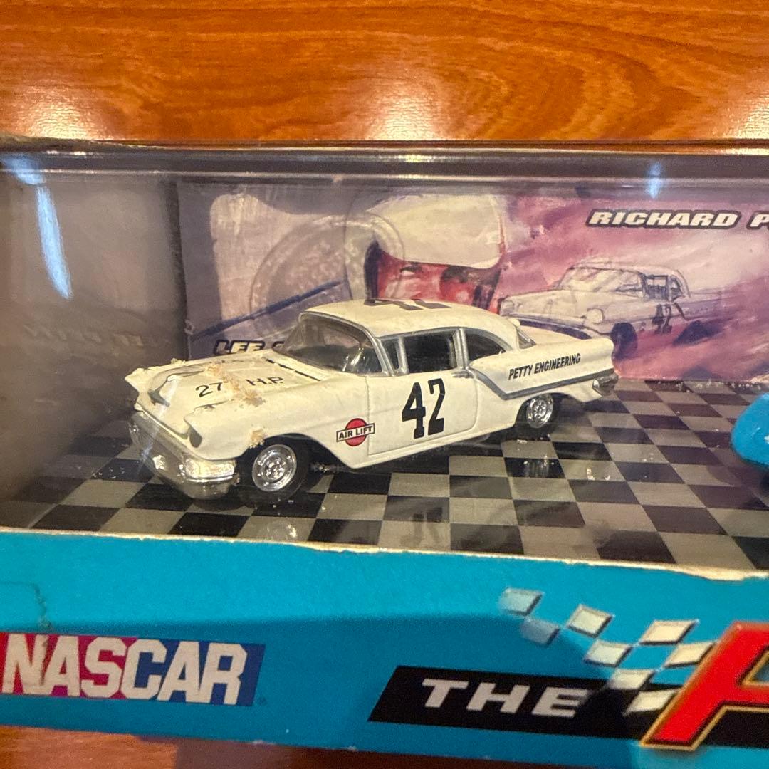 ミニカー No311. HW.NASCAR The PETTY Racing Family