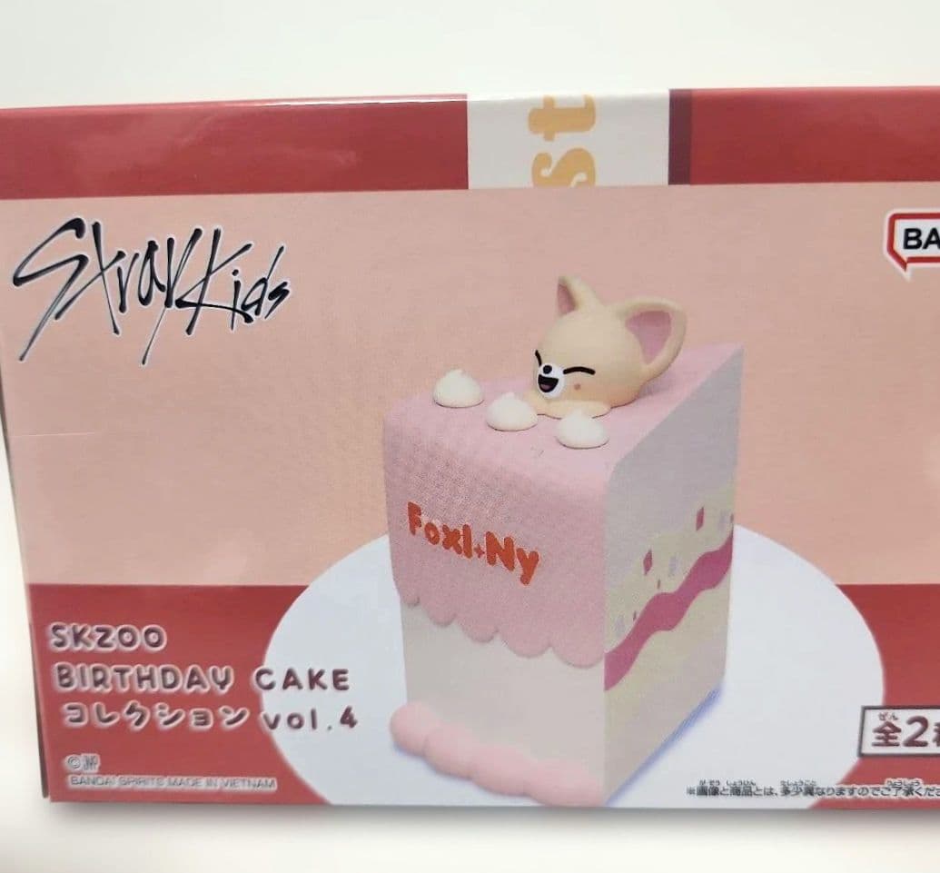 skzoo birthday cakeコレクション フォクシニー　トゥエッキ