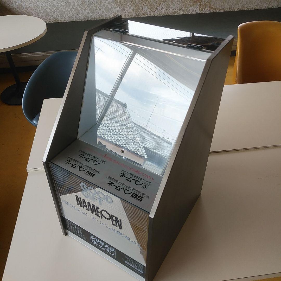 シャチハタネームペン用ゴム印約530種をショーケースごと