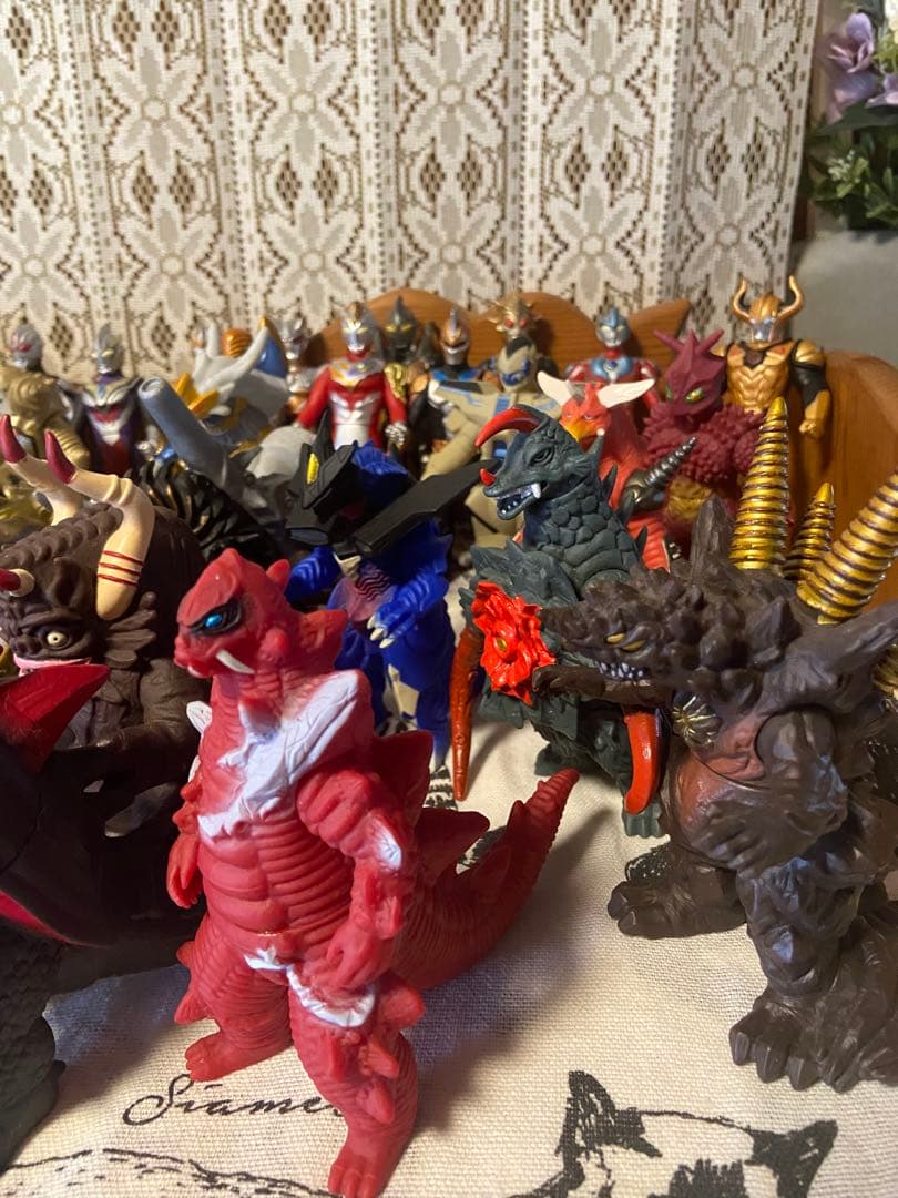 ウルトラマンシリーズ 怪獣フィギュア 美品 90体以上 まとめ売り