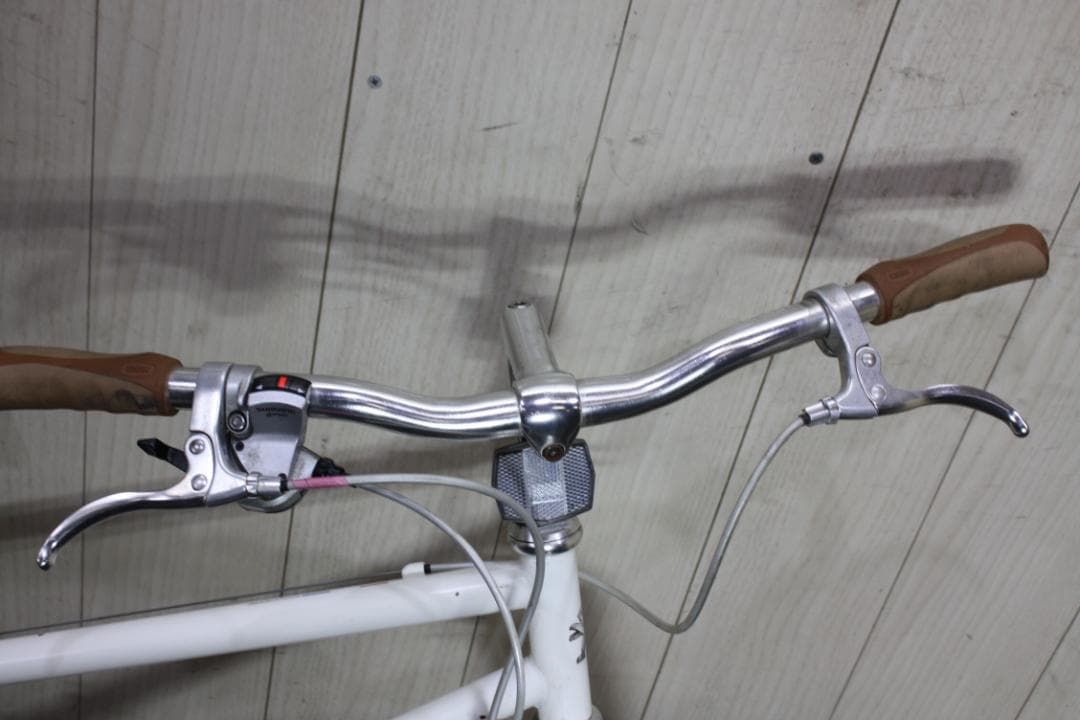 プジョーPEUGEOT CLASSIC 26型シマノ8速 430mmクロスバイク