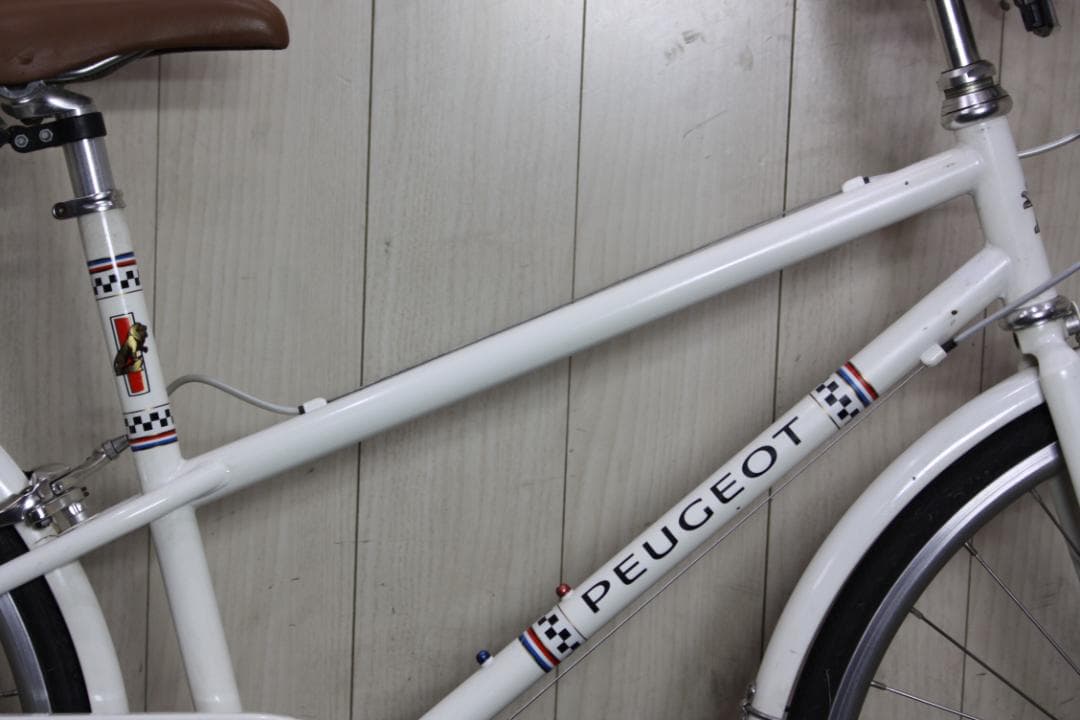 プジョーPEUGEOT CLASSIC 26型シマノ8速 430mmクロスバイク