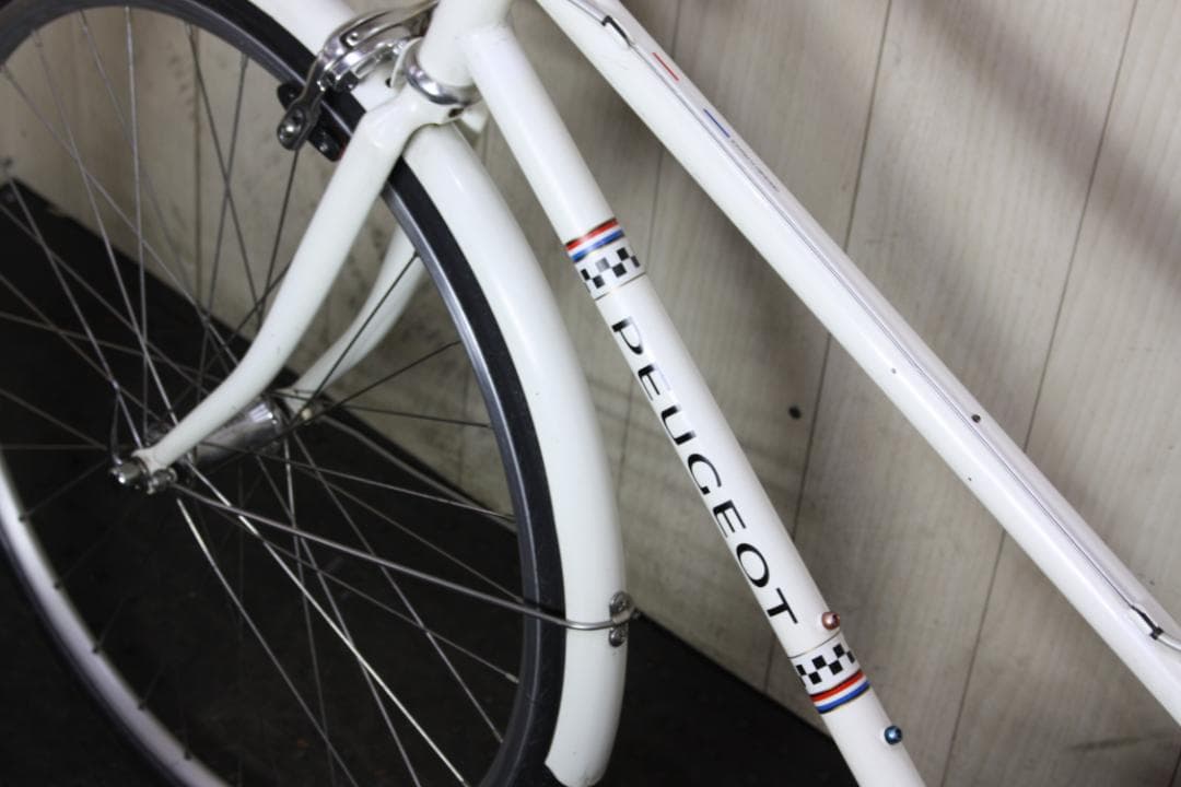 プジョーPEUGEOT CLASSIC 26型シマノ8速 430mmクロスバイク