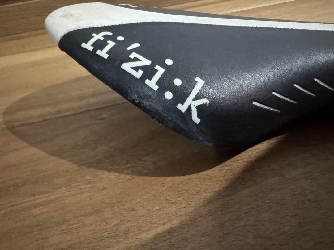 フィジーク Fizik アリオネ Arione サドル カーボンレール