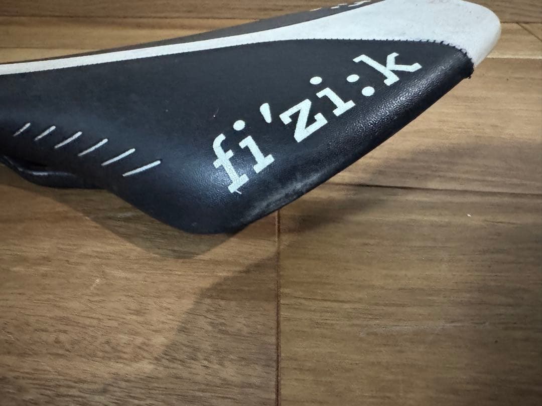 フィジーク Fizik アリオネ Arione サドル カーボンレール