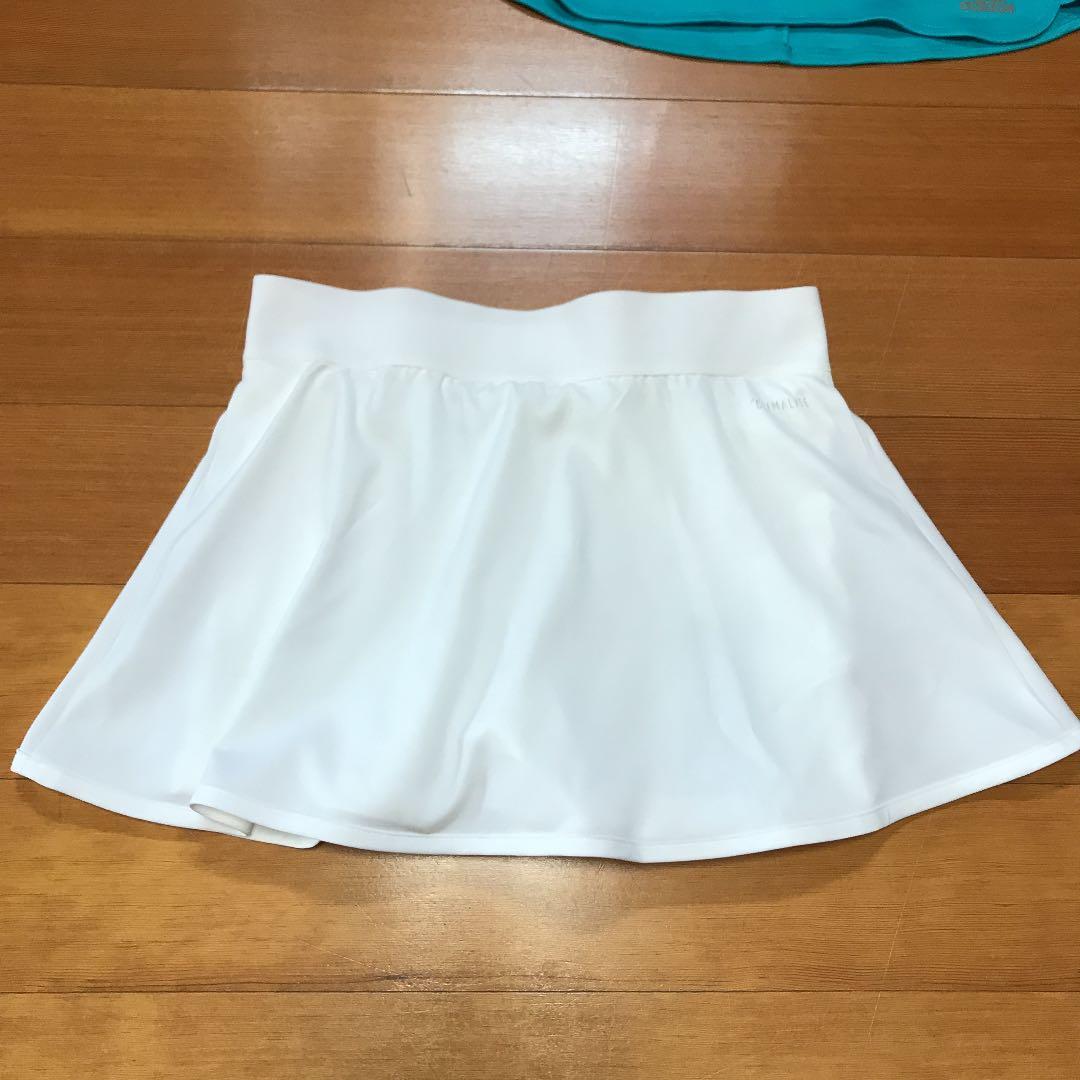 新品タグ付き　アディダス　スカート、シャツ