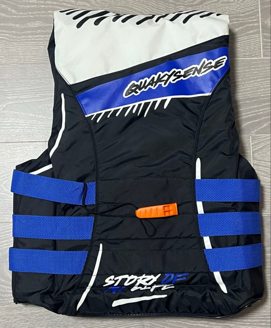 【新品】QUAKYSENSE クエーキーセンスのライフジャケット