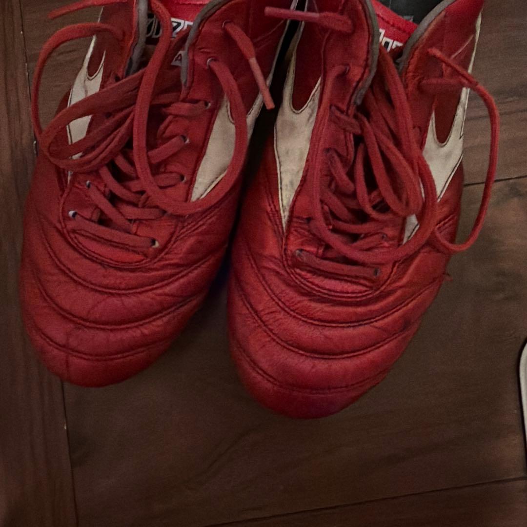 Mizuno Morelia 50周年限定カラー赤