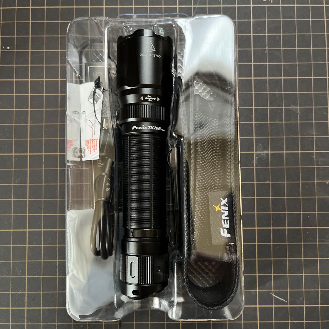 Fenix TK20R v2.0 3000ルーメン 懐中電灯