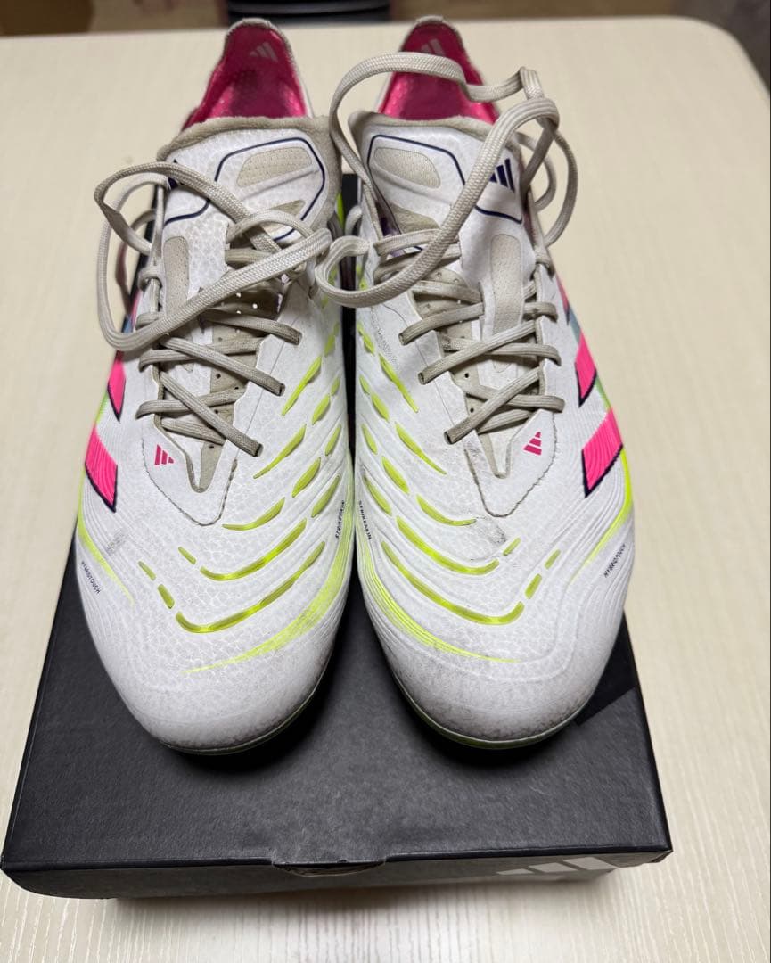 サッカースパイク　adidas プレデター