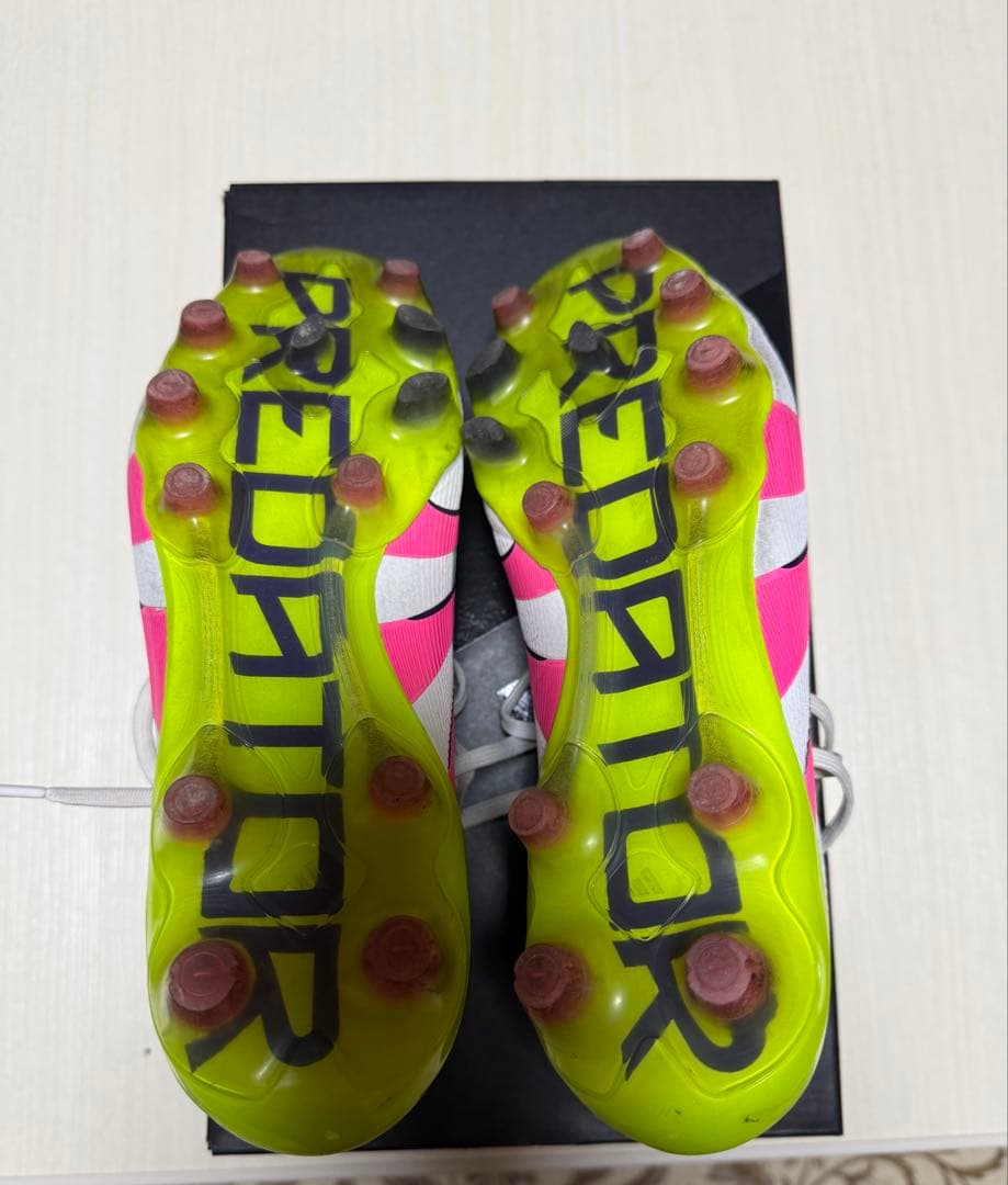 サッカースパイク　adidas プレデター