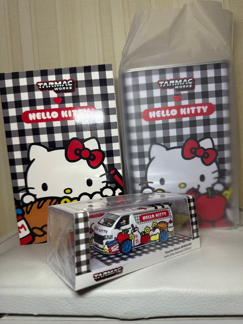 Tarmacworks x Hello Kitty トヨタハイエースワイドボディ