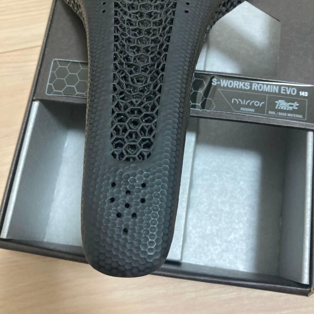S-WORKS ROMIN EVO 143mm ブラック　カーボンサドル