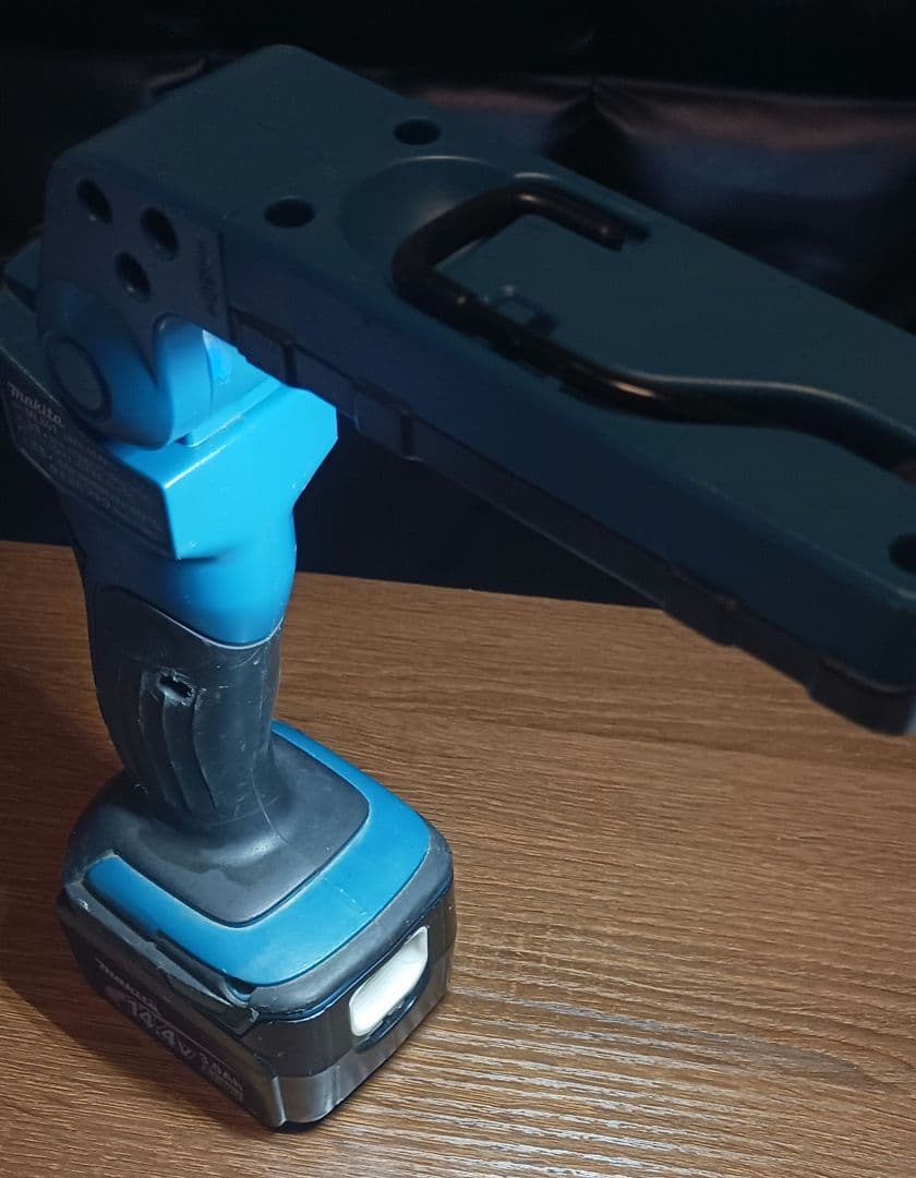 Makita-ML801ライトバッテリ付き