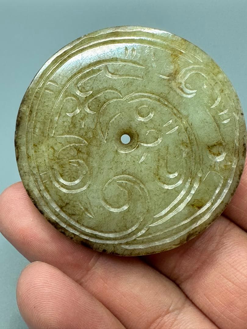 彫刻円盤 2個セット ループタイ　和田玉　古砡　白砡　根付　天然素材 置物骨董