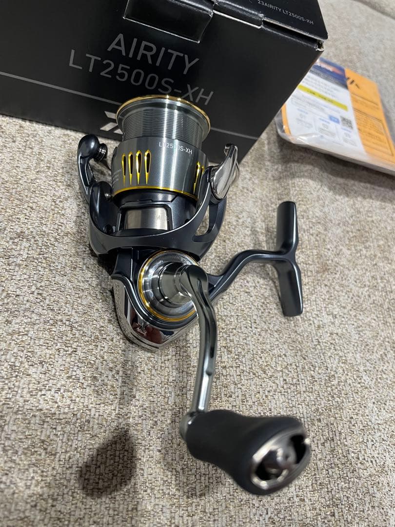 カサゴDAIWA 23エアリティ LT 2500S XH