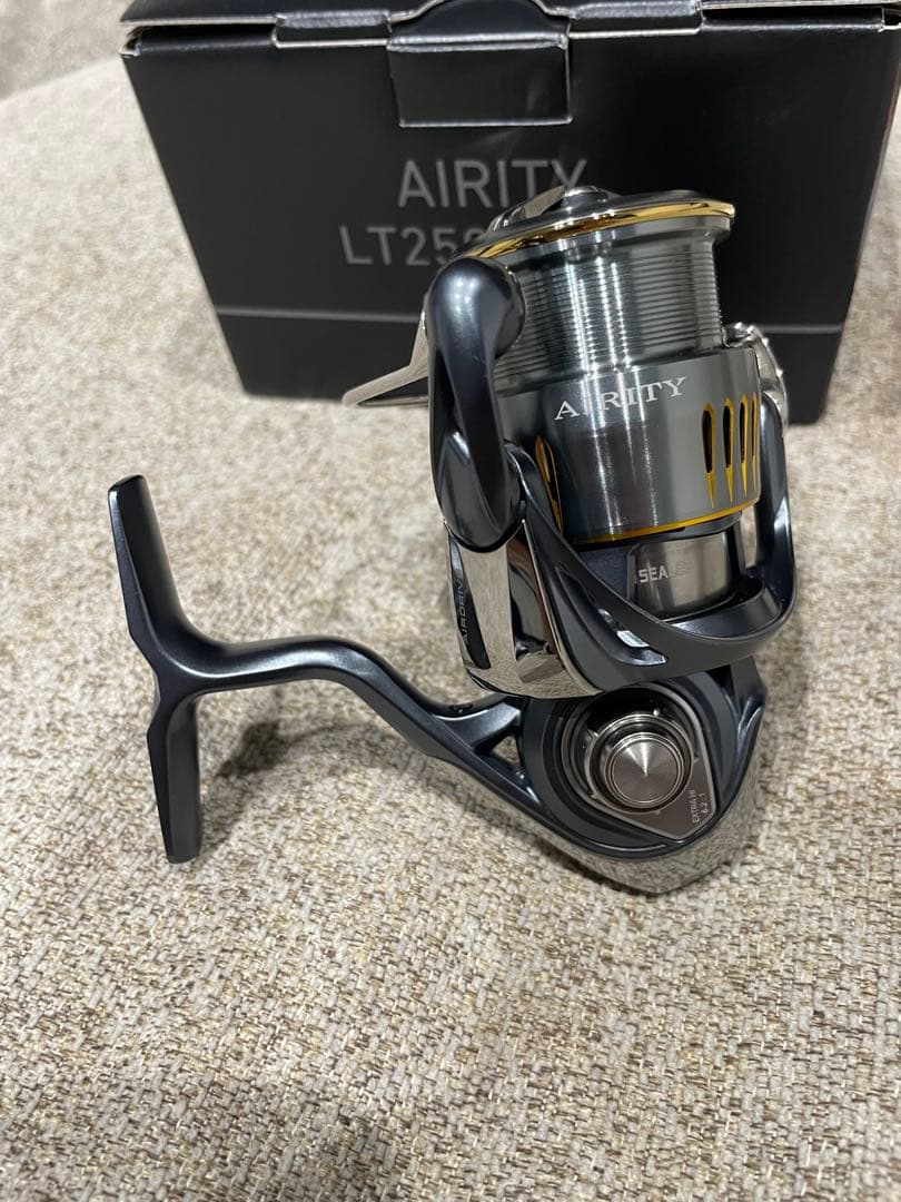 カサゴDAIWA 23エアリティ LT 2500S XH