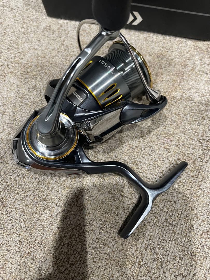 カサゴDAIWA 23エアリティ LT 2500S XH