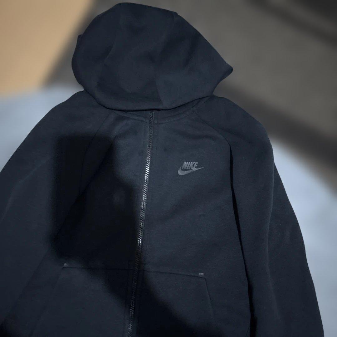 m*d様 Nike テックフリース上