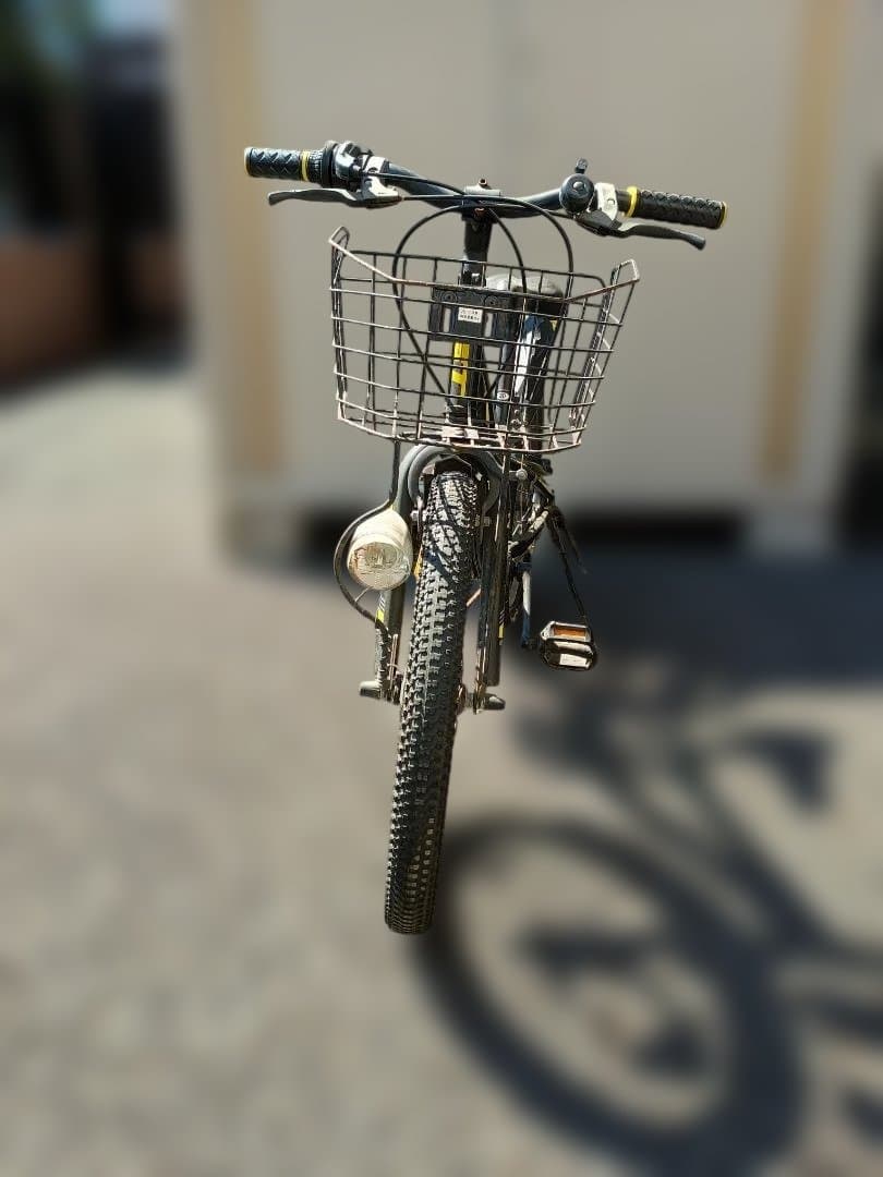 子供用自転車 黒と黄色 カゴ付き