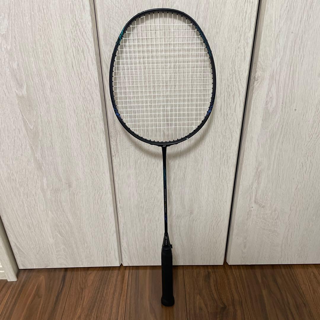 YONEX バドミントンラケット 黒色　袋付き