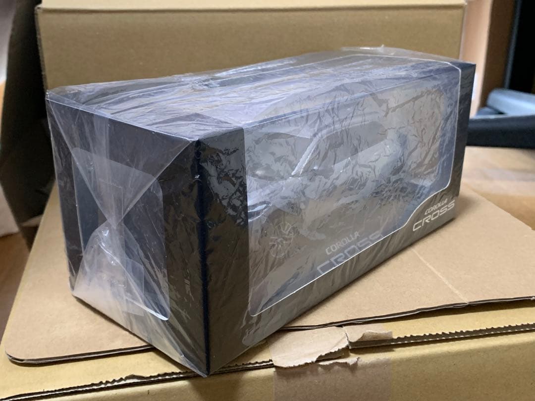 新型カローラクロス ミニカー メタルストーム