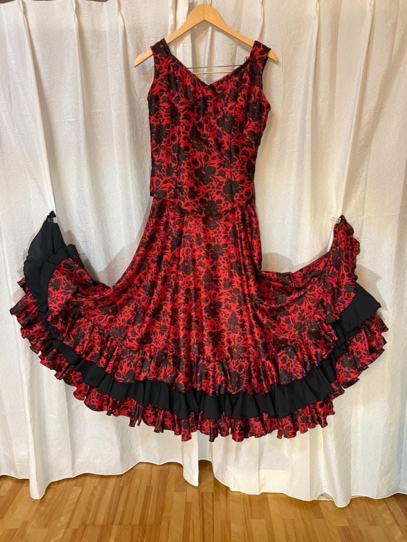 【美品：フラメンコ衣装】フラメンコドレス 赤黒 水玉模様