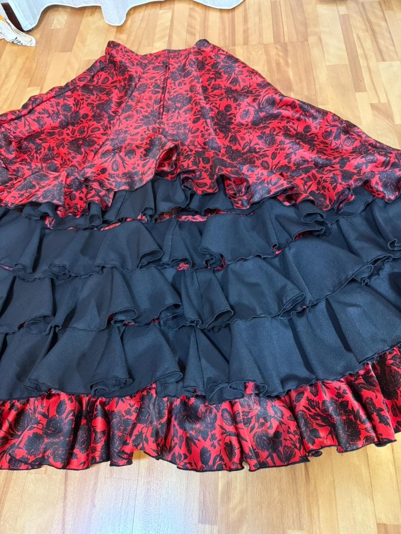 【美品：フラメンコ衣装】フラメンコドレス 赤黒 水玉模様