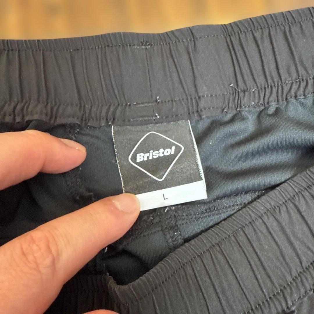SOPH. ブラックハーフパンツ Bristolロゴ付き