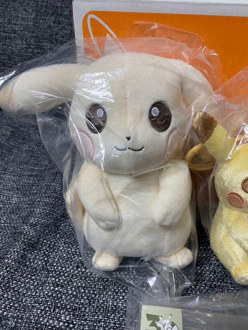 うすいろピカチュウ　ピカピカピカチュウ　アクリルブロック　ぬいぐるみ　マスコット