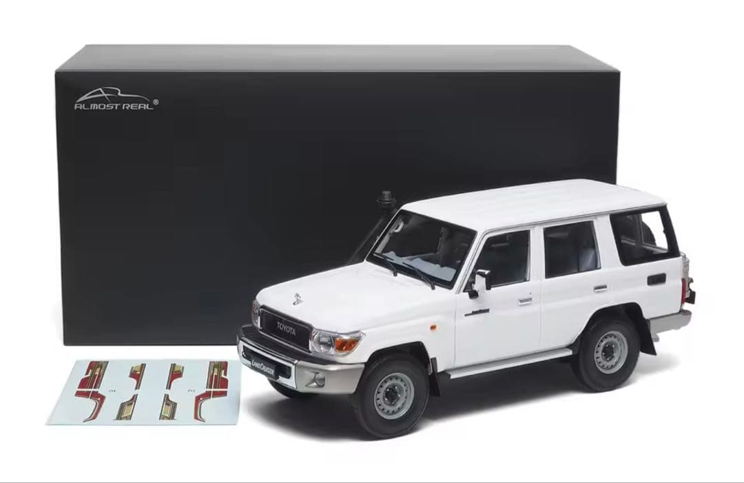 トヨタ ランドクルーザー 1/18スケールモデルミニカー