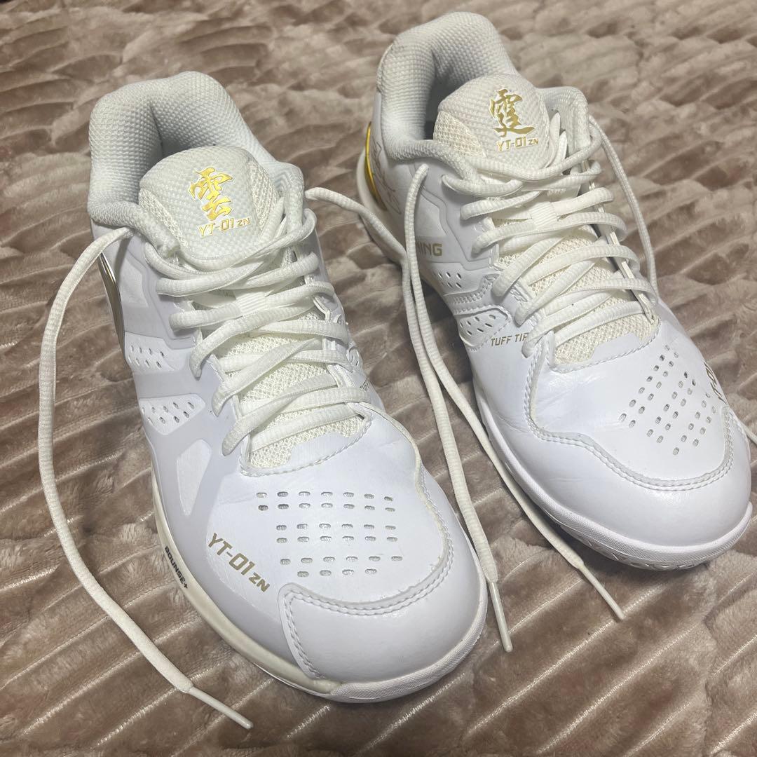 ねこ様【美品】LI-NING バドミントンシューズ AYAS036 24.5cm