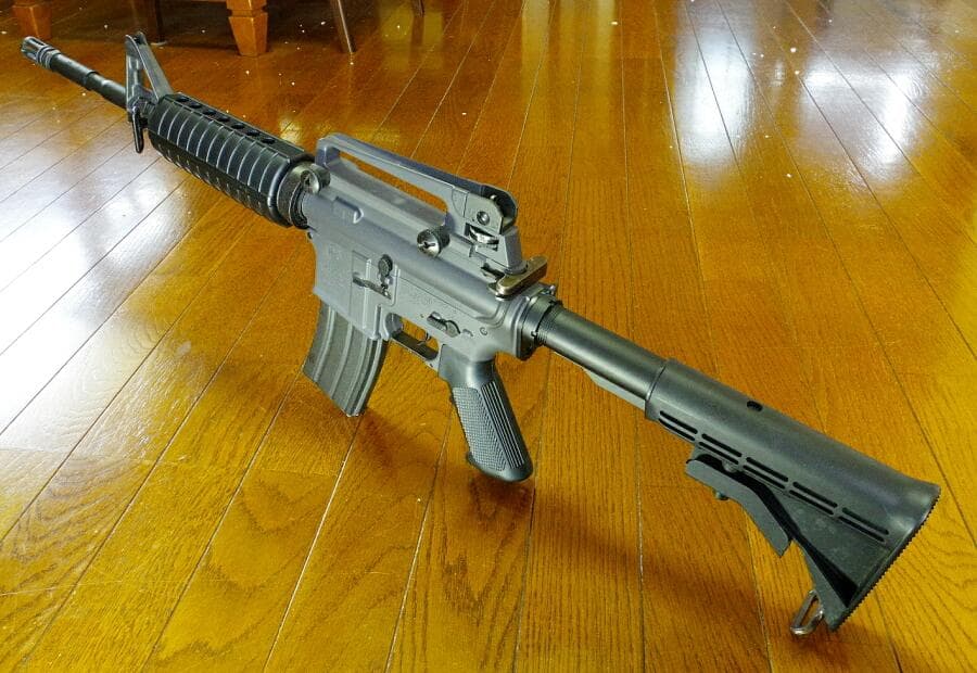 東京マルイ コルト M4A1カービン 300連射マガジン付き
