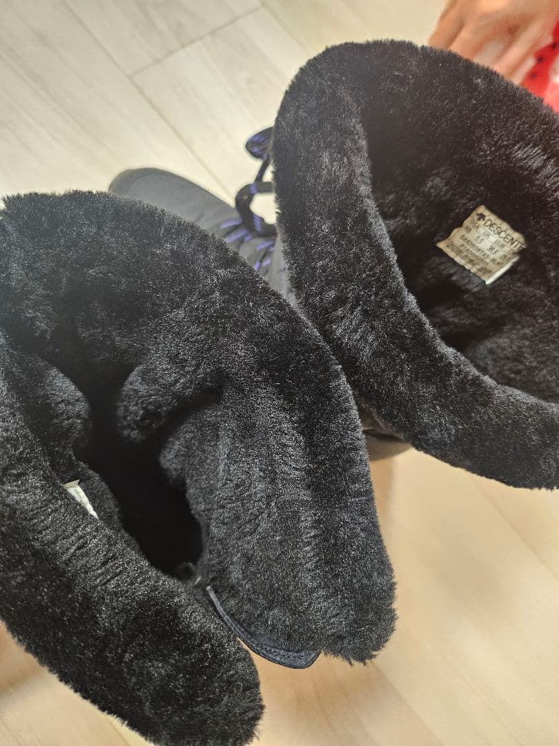 DESCENTE 黒ファーブーツ