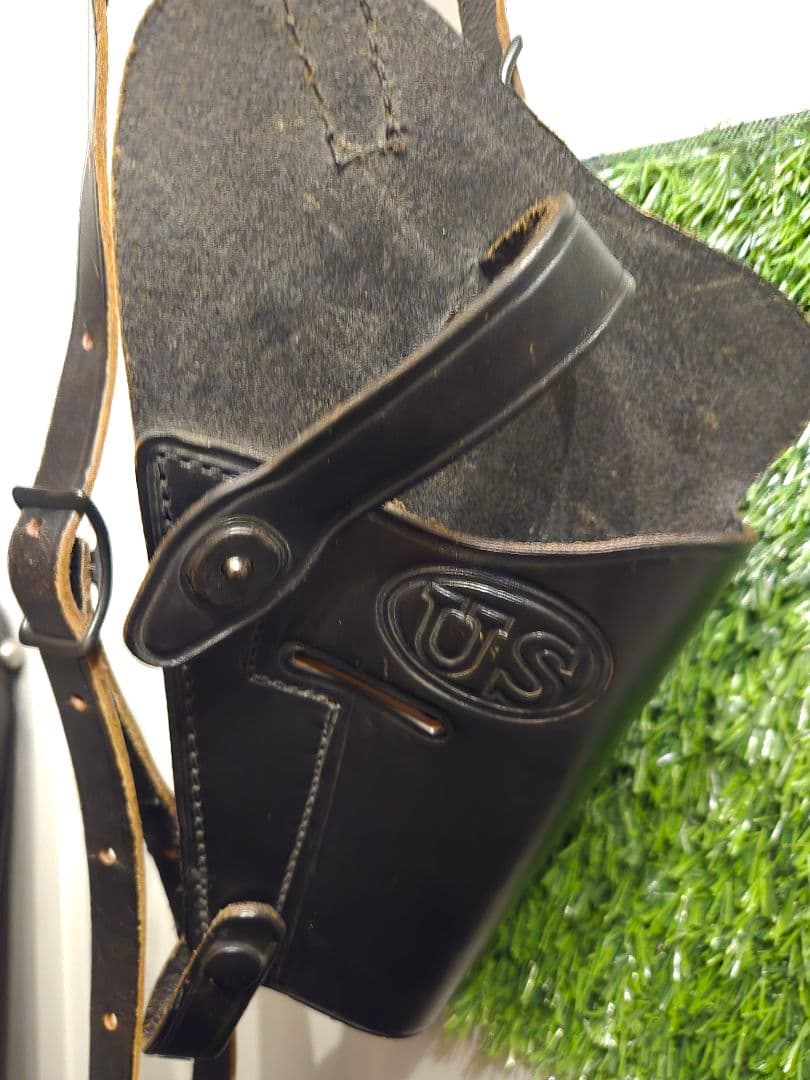 レザー製 ショルダーホルスター 黒　ベレッタ？M9？