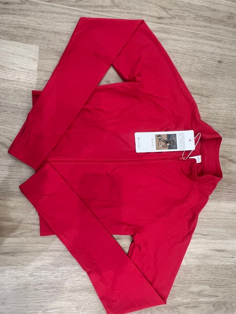 alo yoga レッド ジップアップジャケット