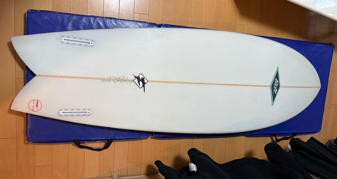 BILT ビルト　サーフボード　ブロウフィッシュ　ツインフィン　サーフィン