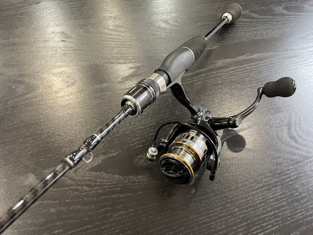 ８点アジングセット2ピースロッド&2000番リール・ダイワ月下美人ワーム他ライン