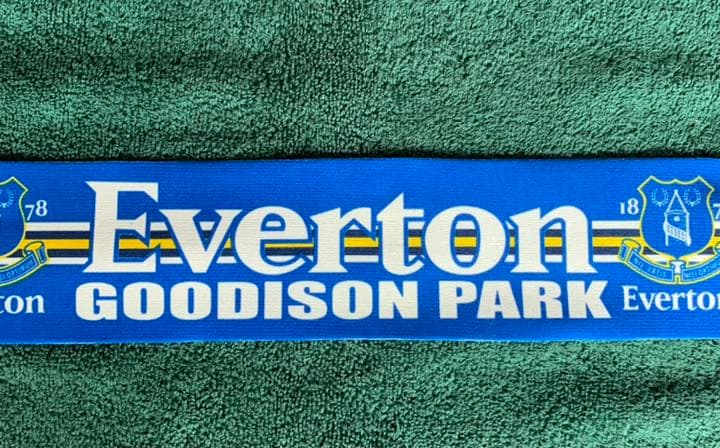 Everton カーキット2点(キャップ・マフラー)+ピンバッジ2点