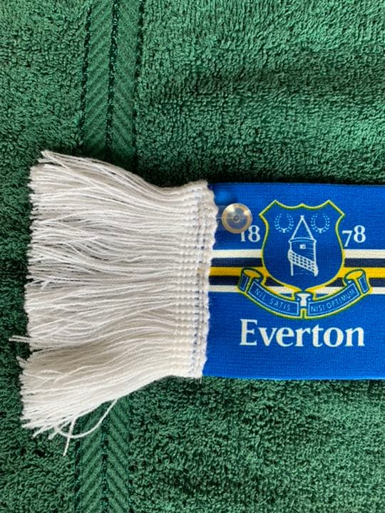 Everton カーキット2点(キャップ・マフラー)+ピンバッジ2点