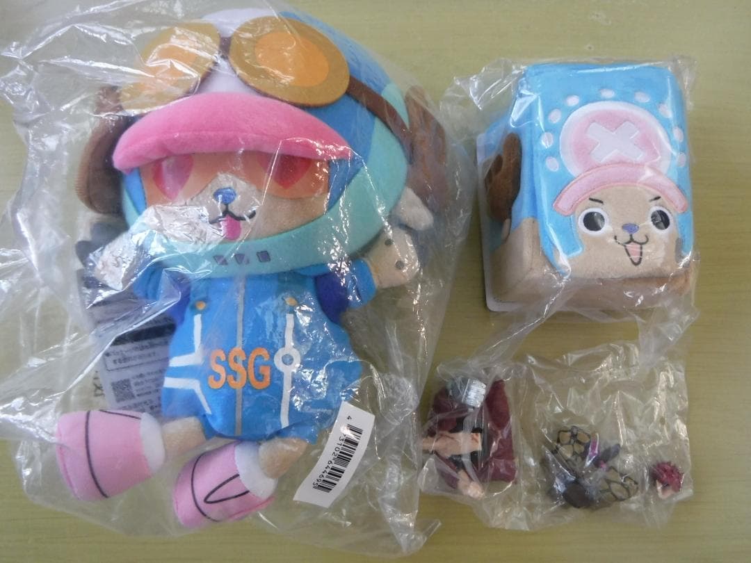 ワンピース　一番くじ中心グッズ２７点セット　フィギュア・アクリルスタンド他