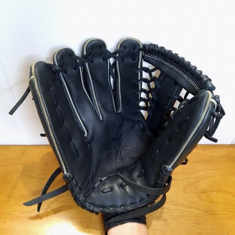 ミズノ イチローモデル 引退記念 プラチナ シルエット刻印 外野用 軟式グローブ