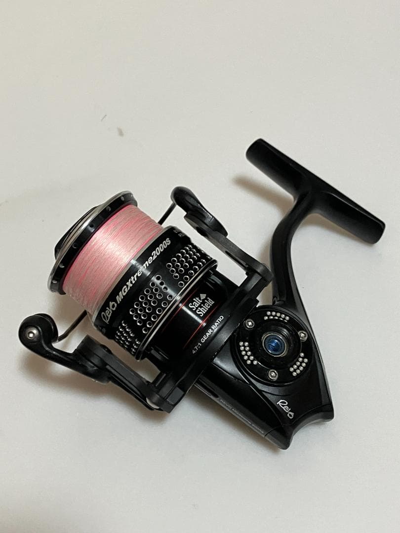 Abu Garcia Revo MGXtreme 2000sスピニングリール