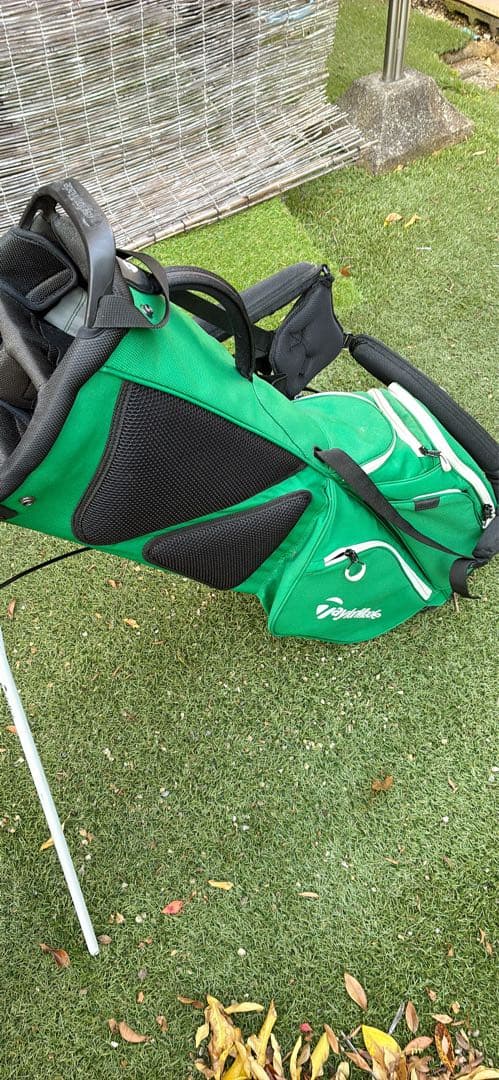 TaylorMade スタンド式ゴルフバッグ 緑