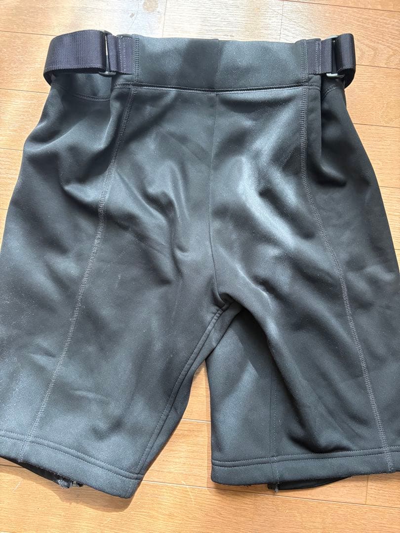 スキー　DESCENTE ハーフパンツ