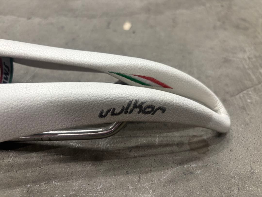 Selle SMP Vulkar サドル ホワイト