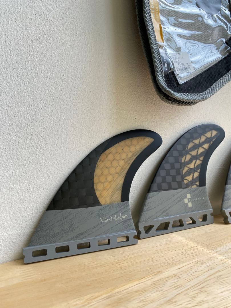 新品GW特価futures Rob Machado トライフィン カーボン