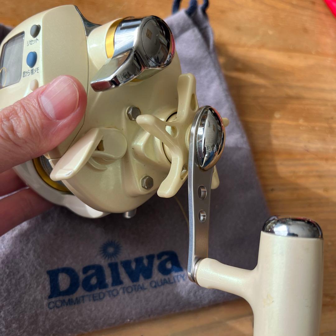 Daiwa タナコン　300W 電動リール 収納袋・コード付