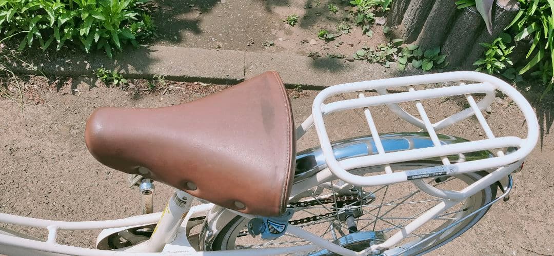 ホワイトシティサイクル 前面バスケット付き　本体3,000　送料12,000